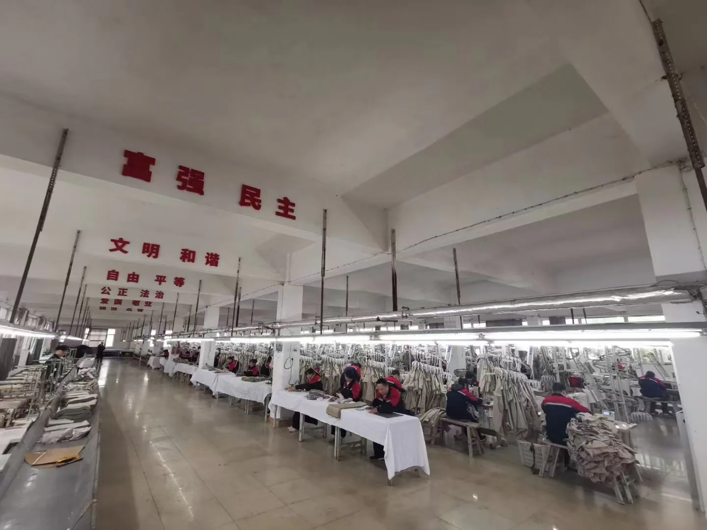 Wuhan Jinteng garment workshop and production process, archive view 11