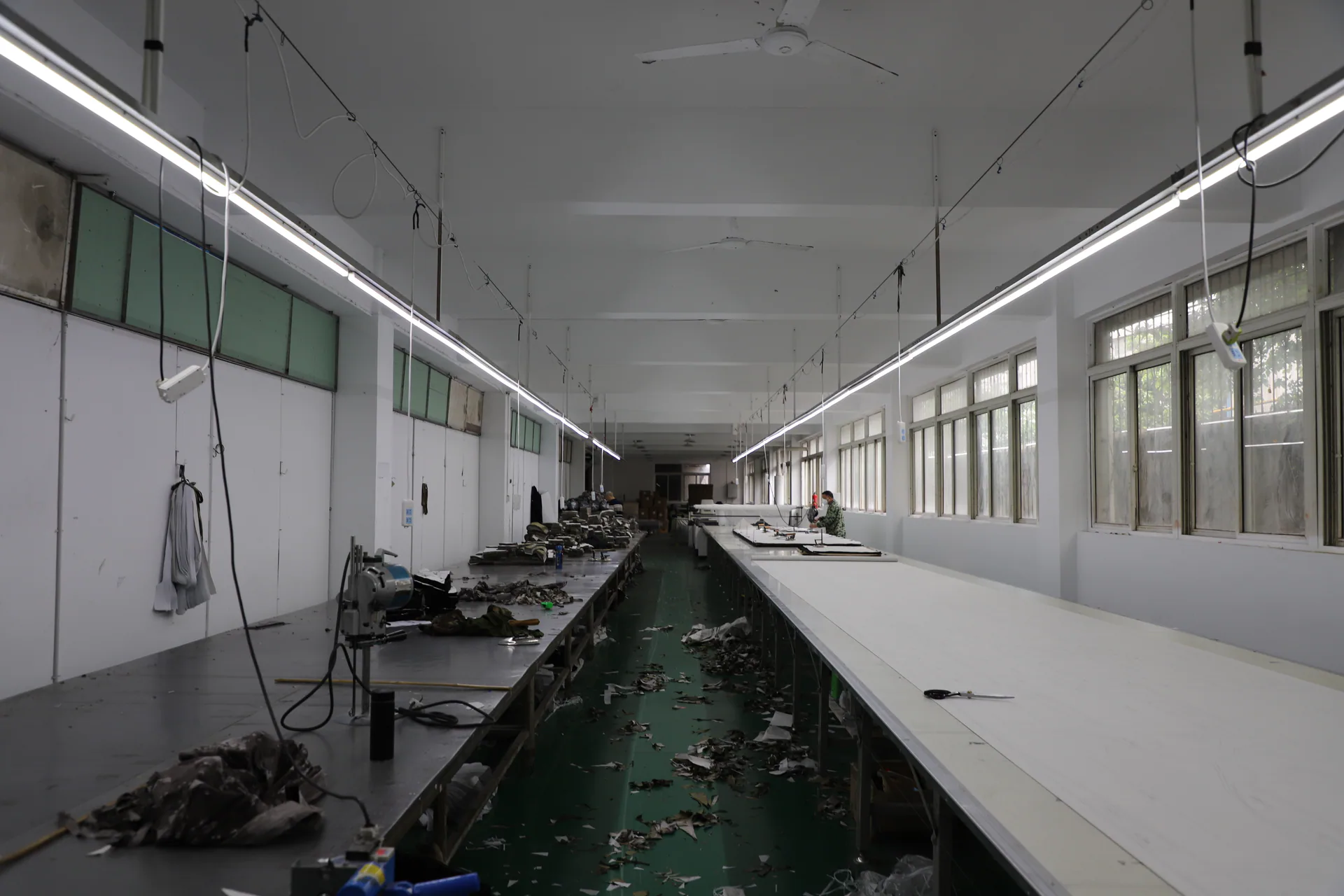 Wuhan Jinteng garment workshop and production process, archive view 19