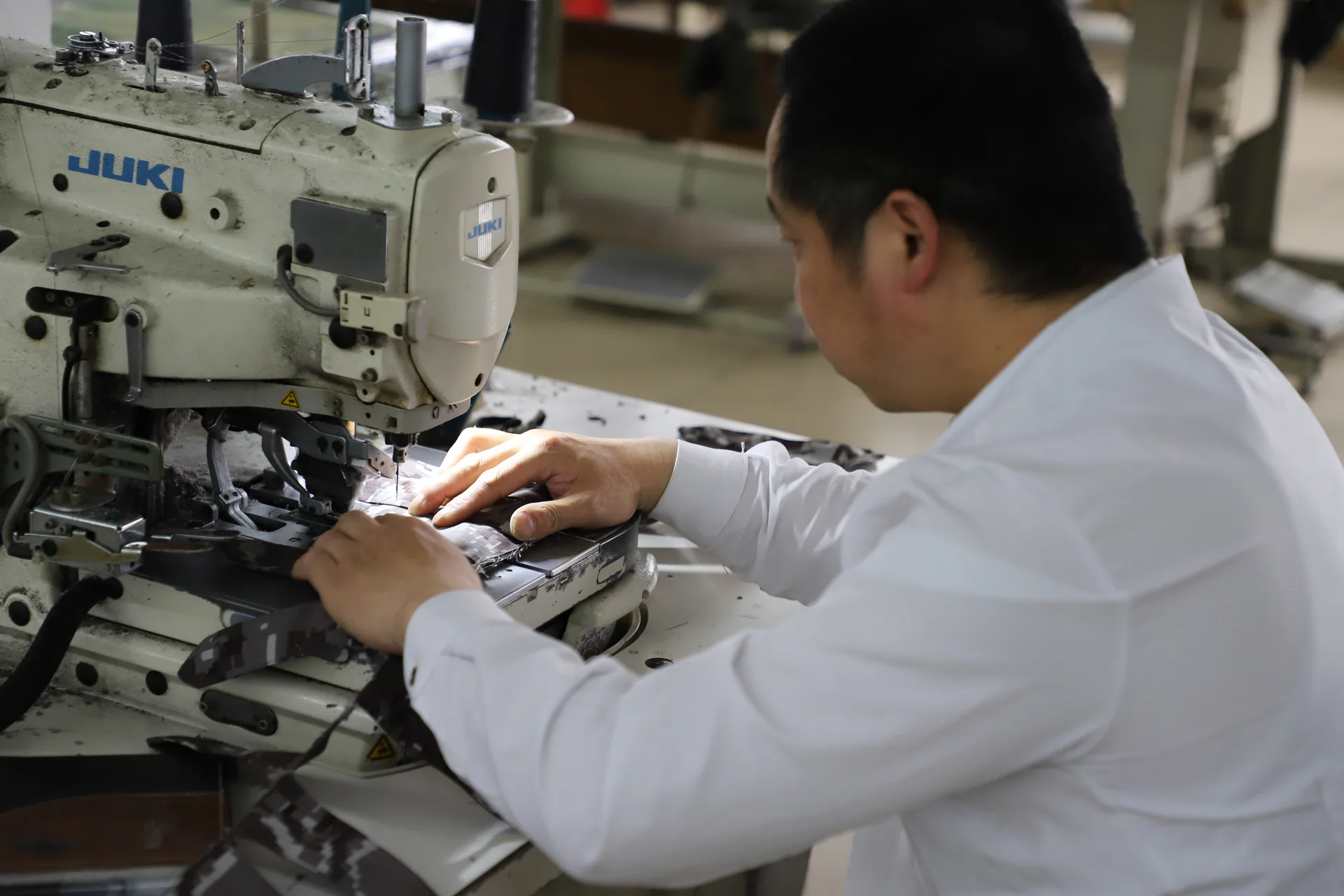 Wuhan Jinteng garment workshop and production process, archive view 8